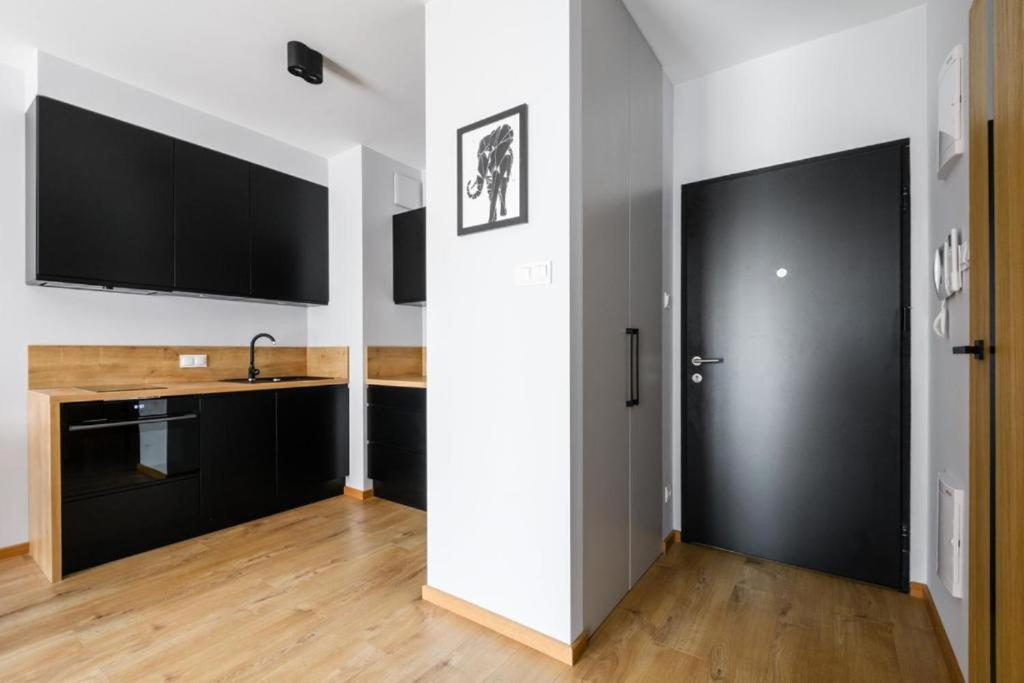ורשה Grzybowska Residence Inter-Apartments מראה חיצוני תמונה